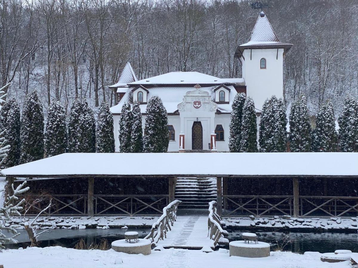 Готельний Комплекс Трапезна Subbotiv Exterior photo